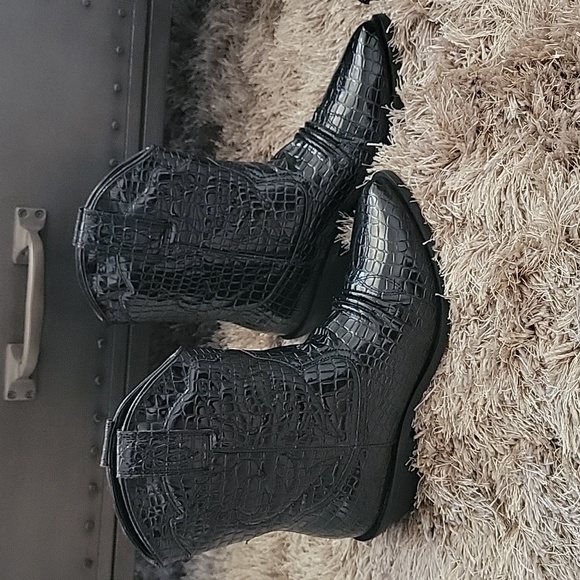 Boots - Picture 2 of 12